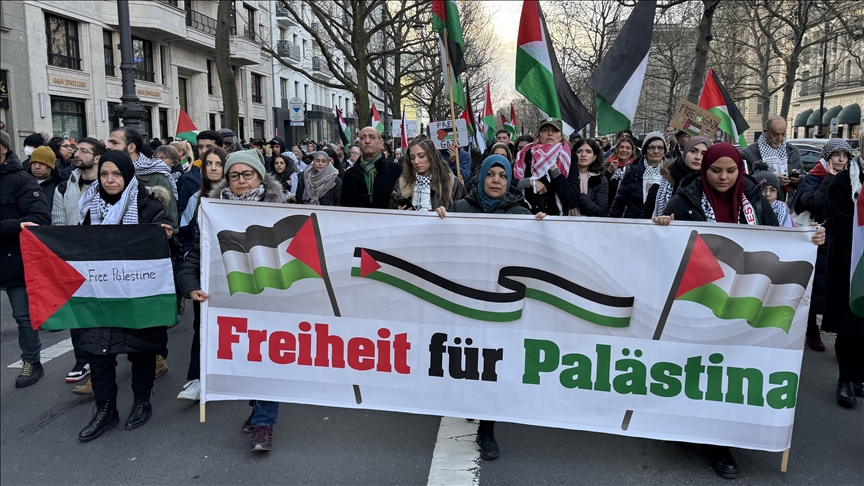 Hundreds protest Israeli attacks on Gaza in Berlin