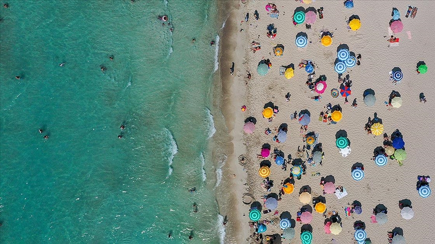 Yılbaşı tatili yoğunluğu yaşanan Antalya'da aralık ayı turist rekoru kırıldı