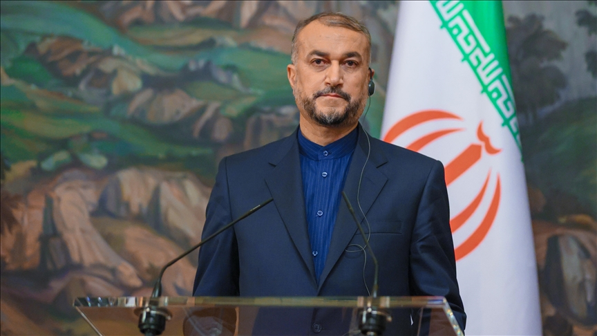 طهران.. وزير الخارجية الإيراني يلتقي متحدث "الحوثيين"