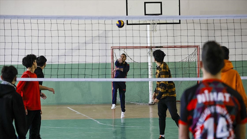 Lise öğrencileri "spor eğitimi" dersinde, 19 spor dalından birini seçebilecek