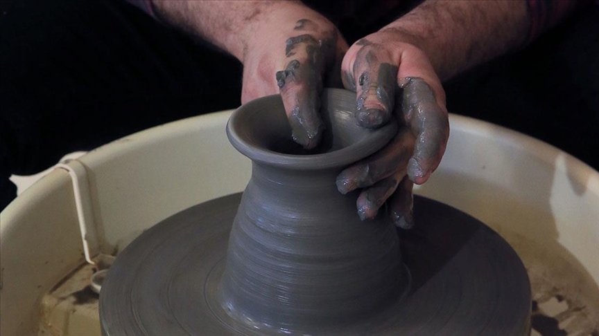 İzmit Körfezi'nin dip çamuru akademisyenlerin çalışmasıyla seramik objelere dönüşüyor