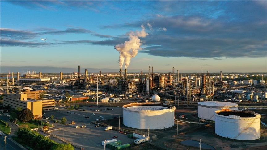 Brent oil prices fall by 10% in 2023 despite OPEC+ production cuts