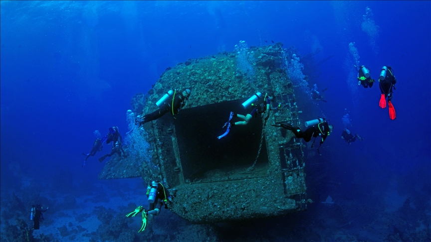 كاميرا الأناضول ترصد عبّارة سالم إكسبريس في أعماق البحر الأحمر