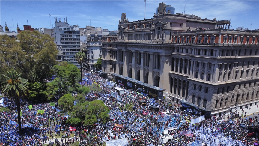 Argentina court temporarily halts president’s labor reform bill