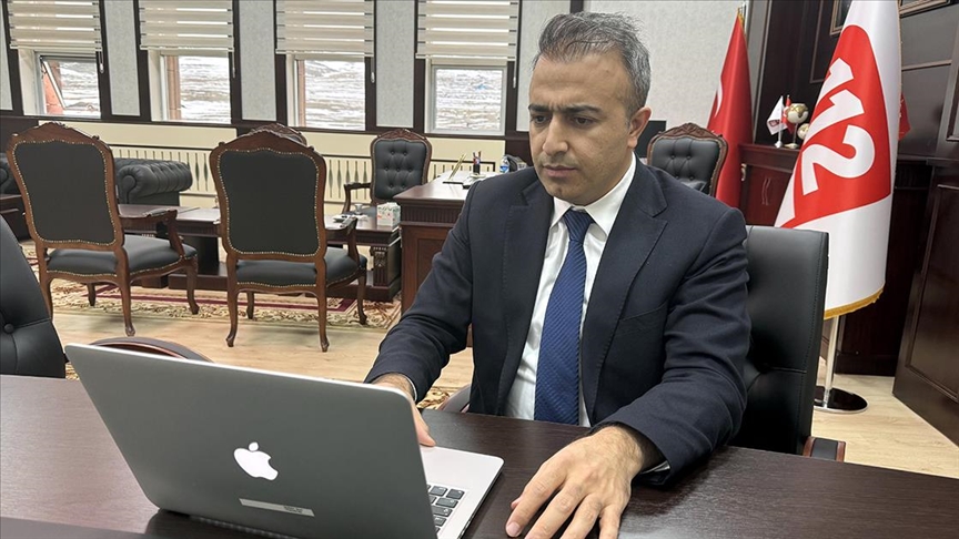 Ardahan Valisi Çiçek'in, AA'nın "Yılın Kareleri" oylamasında "Spor" kategorisinde favorisi "Olimpik burgu" oldu