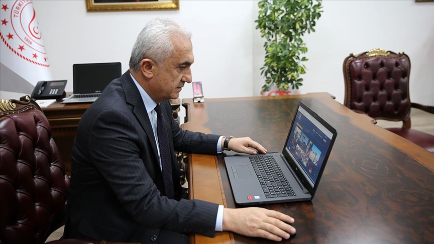 Muş Valisi Avni Çakır'ın tercihi "Hayata tutunan" karesi oldu