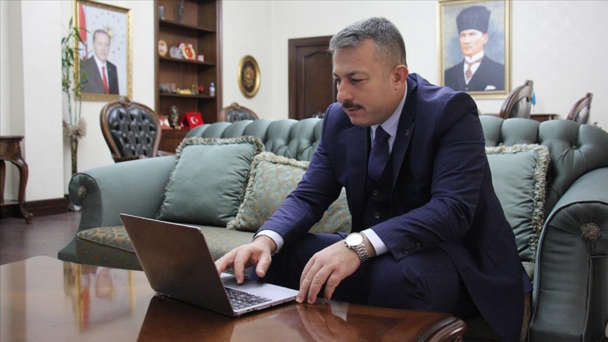 Kilis Valisi Şahin, AA'nın "Yılın Kareleri" oylamasına katıldı