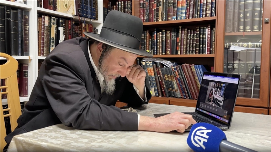 Jewish rabbi breaks down in tears as he votes for his favorites in Anadolu's Photos of the Year competition
