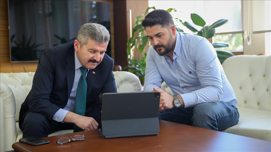 Uşak Valisi Ergün'ün "Yılın Kareleri" oylamasında tercihi "Kurtarıcı" oldu