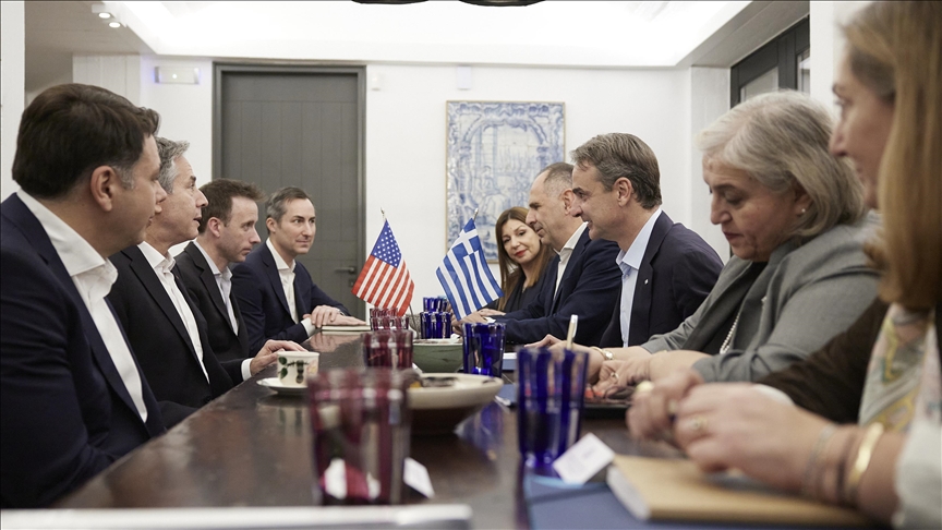 بلينكن يلتقي رئيس الوزراء اليوناني في جزيرة كريت