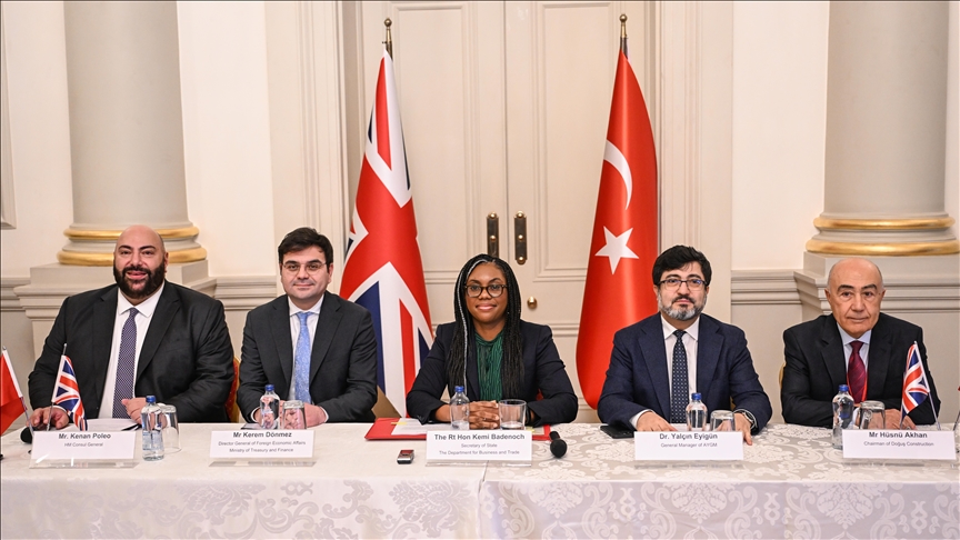 Türkiye, UK sign .3B financing deal for new railway line Türkiye, UK sign .3B financing deal for new railway line