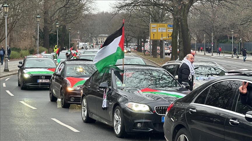 Berlin protesters form massive vehicle convoy to decry Israel attacks on Gaza