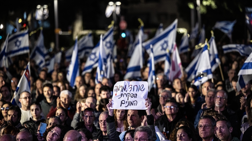 Tel Aviv'de binlerce kişi Netanyahu'nun görevden alınması ve erken seçim talebiyle gösteri düzenledi