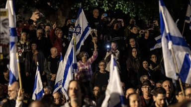 Thousands of Israelis rally in Tel Aviv, urge dissolution of parliament, early elections
