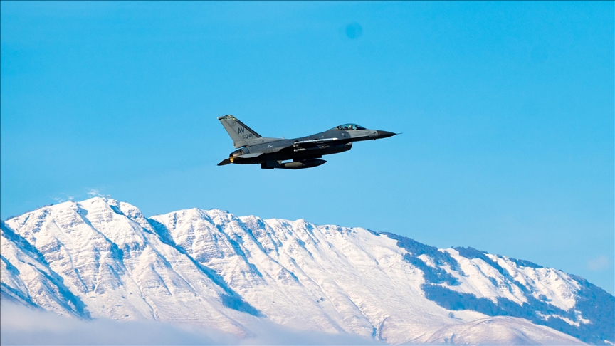 OSBiH i američka avijacija izveli vojnu vježbu: Dva borbena aviona F-16 preletjela BiH