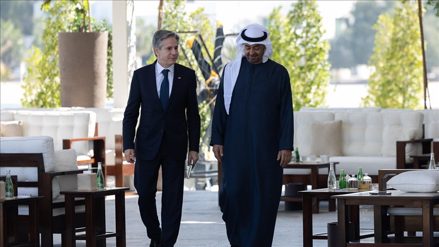 رئيس الإمارات يبحث مع بلينكن "التداعيات الخطيرة" للأزمة في غزة