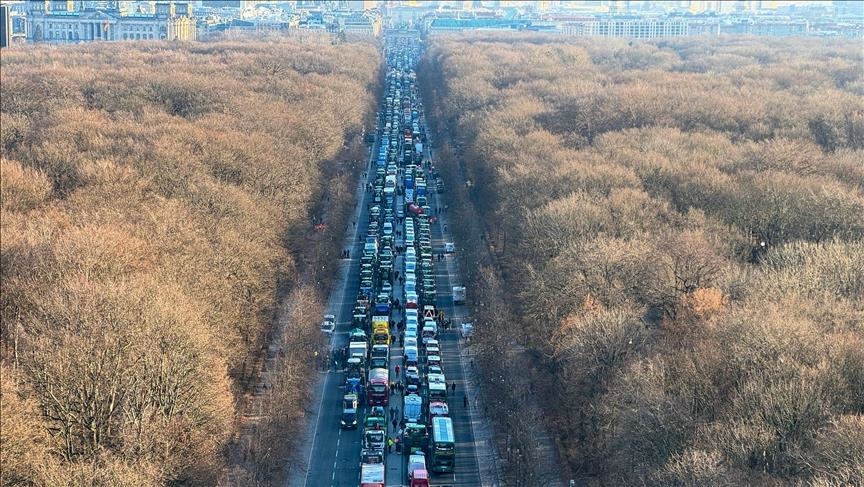 Allemagne: Des milliers d’agriculteurs protestent contre la réduction des aides gouvernementales