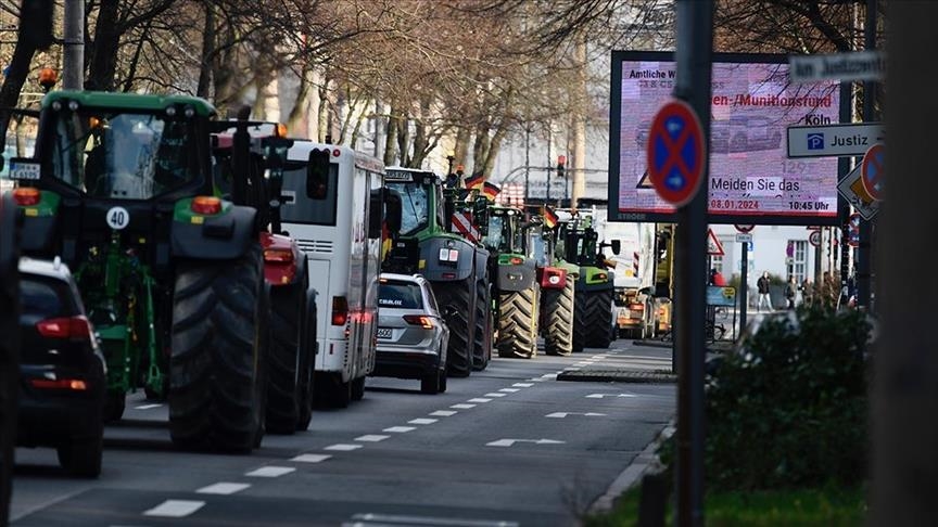 ألمانيا.. آلاف المزارعين يحتجون على خفض الدعم الحكومي