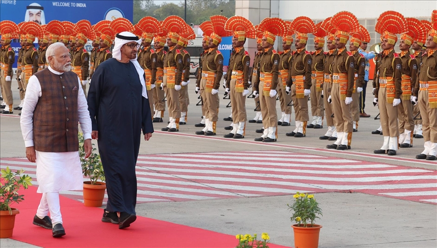 رئيس الإمارات يصل الهند في زيارة عمل