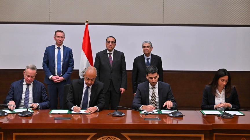 مصر توقع اتفاقية بـ 1.5 مليار دولار لإنتاج الطاقة من الرياح