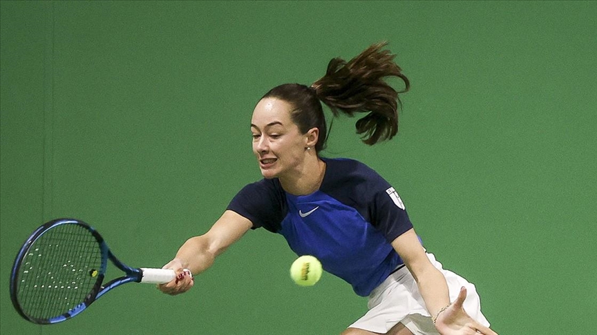 Турецкая теннисистка Сёнмез вышла в финальный раунд квалификации Australian Open-2024