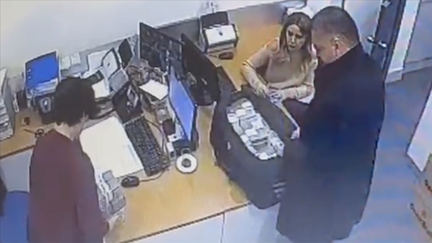 Tutuklu sanık Erzan, kendisine verilen paralardan hangi müştekinin ne kadar  aldığının ortaya çıkarılmasını istedi