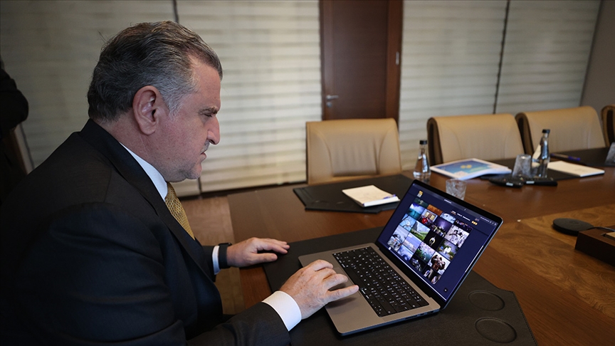 Gençlik ve Spor Bakanı Bak "Sema bebek" fotoğrafına oy verdi