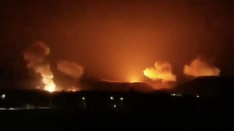 اليمن.. حرائق هائلة وانفجارات قوية جراء الغارات الأمريكية البريطانية