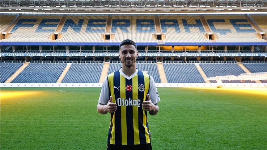 Rade Krunic joins Fenerbahce from AC Milan on loan with option to buy