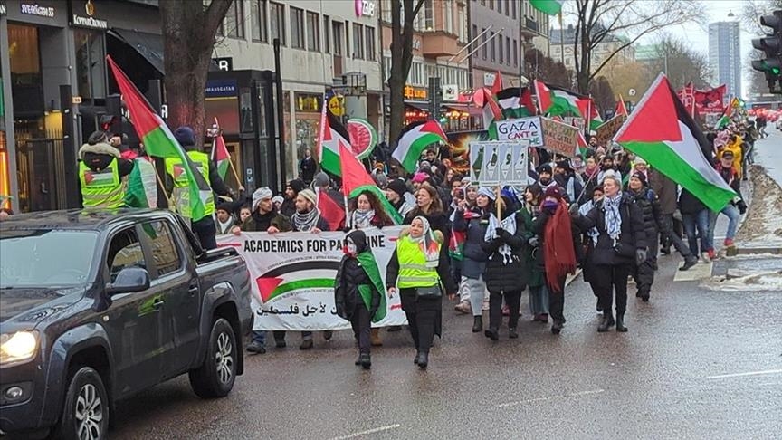 Hundreds rally in Stockholm in support of Palestine