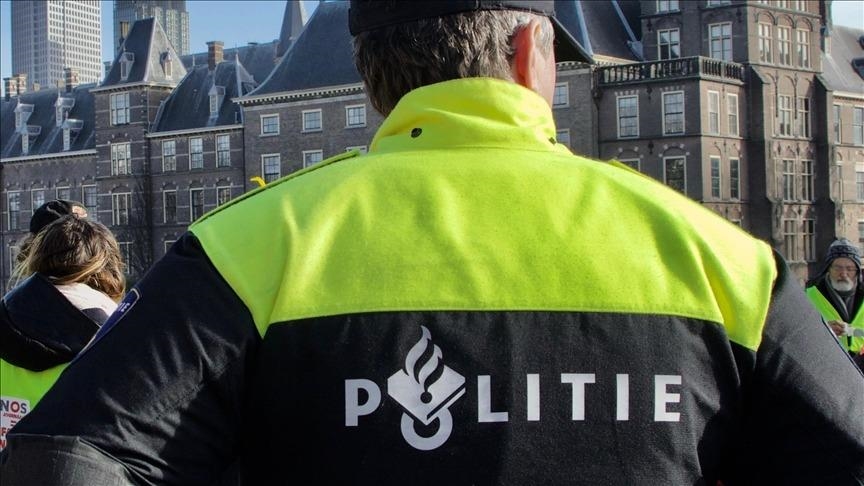 Scuffle between police and group intervening in Quran attack in the Netherlands