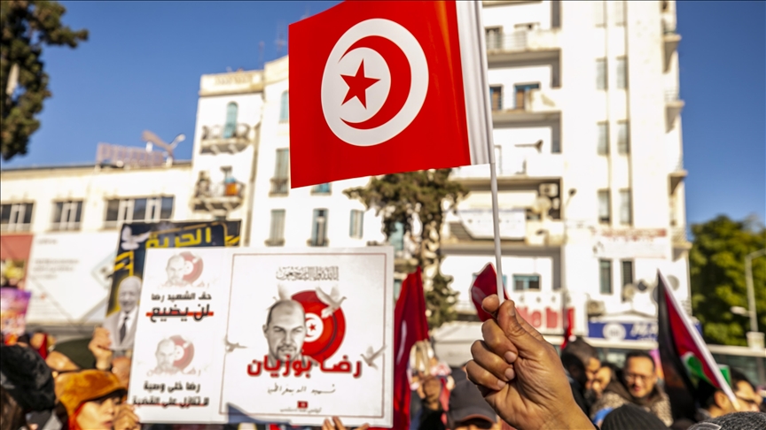 تونس.. المئات يتظاهرون في الذكرى 13 للثورة بالعاصمة