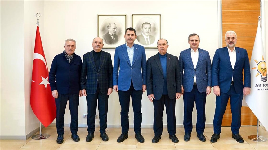 İBB Başkan adayı Kurum, eski AK Parti İstanbul il başkanlarıyla buluştu