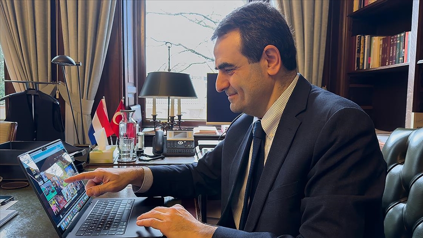 Türkiye’nin Lahey Büyükelçisi Selçuk Ünal, AA'nın 'Yılın Kareleri' oylamasına katıldı
