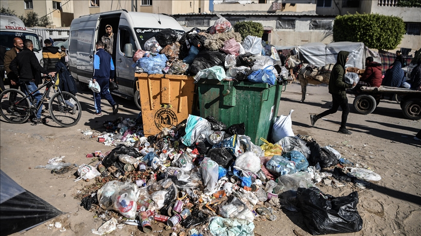 Gaza mayor flays Israel's bombing of municipal machinery as garbage piles up, endangers people's health