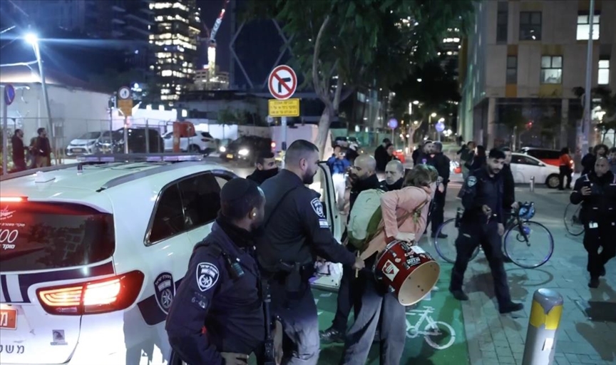 Israël : La police de Tel-Aviv disperse une manifestation contre la guerre à Gaza