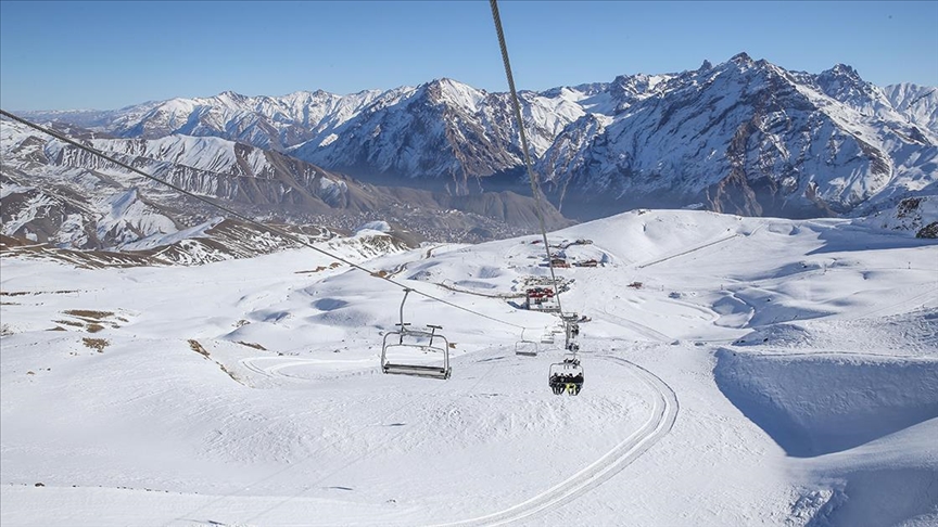Kayak merkezlerinde en fazla kar kalınlığı 168 santimetreyle Hakkari'de ölçüldü