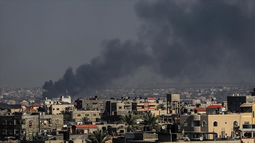 غزة.. قصف واشتباكات عنيفة وانسحاب إسرائيلي من محيط مستشفى ناصر