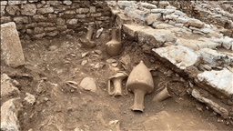 Amos Antik Kenti'nde 10 amfora bulundu