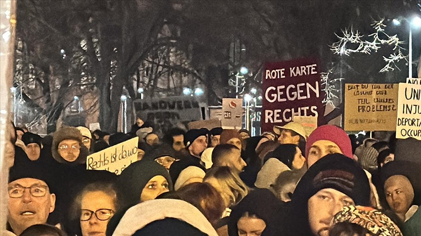 Berlin'de binlerce kişi, aşırı sağcı AfD'ye karşı gösteri yaptı