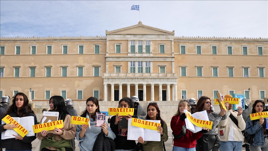 Greek students continue to protest private university bill