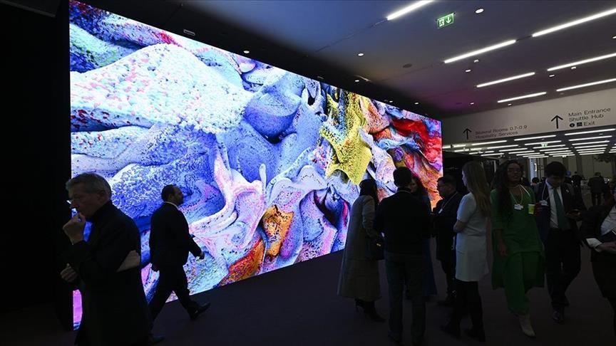 Turkish artist exhibits world's first multi-sensory work of art at Davos