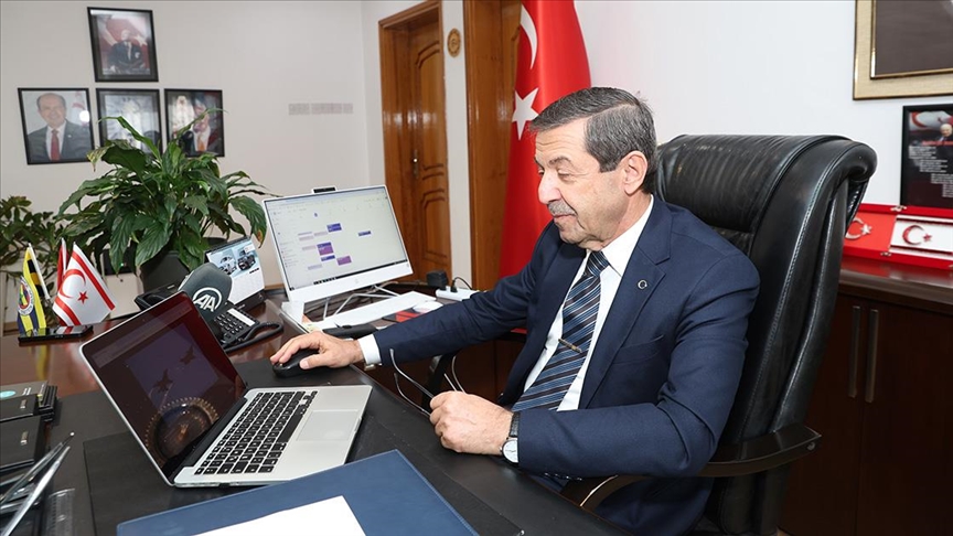 KKTC Dışişleri Bakanı Ertuğruloğlu "İstikbal göklerde" fotoğrafına oy verdi