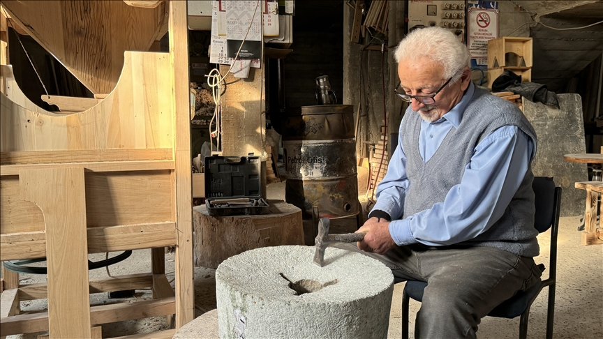 تركيا.. صناعة الطواحين الصخرية في مدرسة "الصبر الجميل" (تقرير)