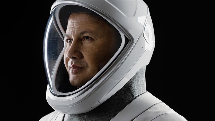 Космический корабль Dragon с отрядом Axiom-3 приближается к МКС