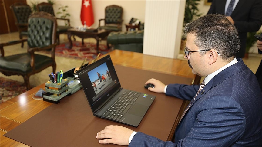 Iğdır Valisi Ercan Turan, "İçimdeki çocuk" fotoğrafına oy verdi