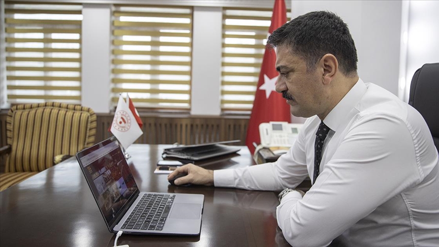 Tunceli Valisi Bülent Tekbıyıkoğlu'nun, AA'nın "Yılın Kareleri" oylamasında favorisi "Anneye bakış" oldu