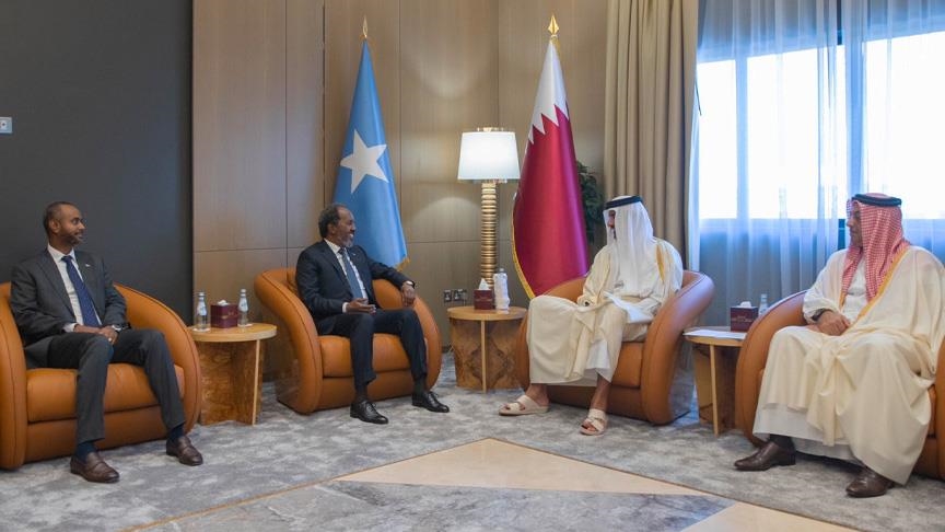 أمير قطر ورئيس الصومال يبحثان العلاقات الثنائية