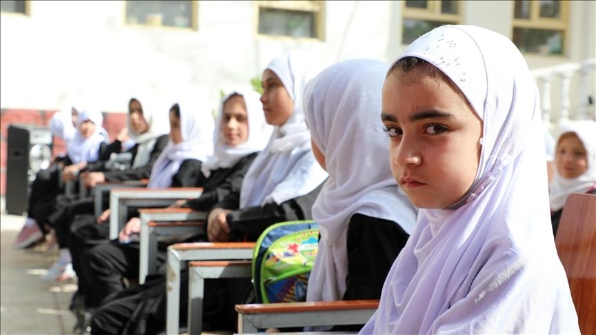 راهاندازی کارزار سازمان عفو بینالملل برای حمایت از تحصیل دختران در افغانستان