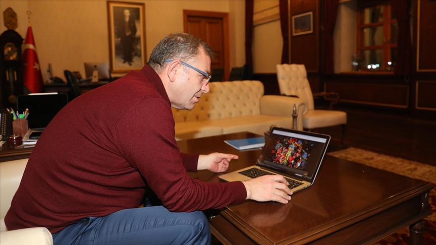Kars Valisi ve Belediye Başkan Vekili Polat'ın tercihi "Hepimiz birimiz için" fotoğrafı oldu